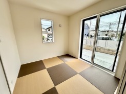 和室があるとやはりどこか心落ち着いてしまいます。客間としてもちょうど良い約4.5帖。