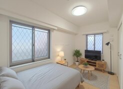 【洋室／約5.0帖】
白を基調とした明るい内装デザイン。
※家具はＣＧ合成によるものです。