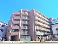 西武新宿線「久米川」駅～徒歩７分。
２駅２路線利用可能な便利な立地が魅力的！