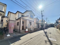 6m幅員の道路に面しておりお車の運転が苦手な方でも安心して出入りいただけます。
