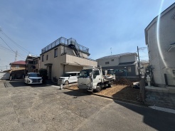 6m幅員の道路に面しておりお車の運転が苦手な方でも安心して出入りいただけます。
