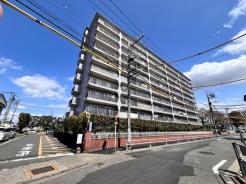 商業施設が徒歩圏内に充実、日々のお買い物も安心な環境です。
