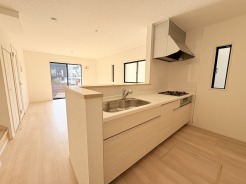 家族が一番集まる場所だから広々としつつも素敵な空間であって欲しい。皆がくつろぐリビングからキッチンまでが一つに繋がる空間。
