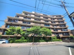 五感で感じる、現地でしかわからない事も沢山ございます。周辺環境なども一緒にご案内いたしますのでお気軽にお問合せください。
