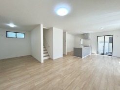 夕食の時間。家族、友人、両親、親戚との会話がより料理を美味しくしてくれる。あっという間に時間が過ぎてしまう居心地の良さは、普段はほっとする空間としてここにあります。
