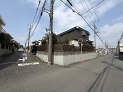 南道路に面しており日中もたくさんの陽が入ります。風通りや周辺環境など実際に現地にてご確認ください。
