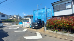 セカンドカーや来客時にも便利なカースペース2台分ございます。
