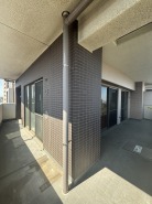 L字型の広々としたバルコニー