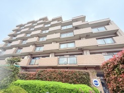 戸建てが立ち並ぶ静かな住宅街。四季折々の移り変わりを感じながら自然と楽しみ、暮らす、そんな毎日を日々の中で感じられる住環境
