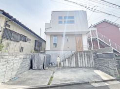 五感で感じる、現地でしかわからない事も沢山ございます。周辺環境なども一緒にご案内いたしますのでお気軽にお問合せください。
