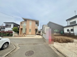 カースペースは1台駐車できます。車庫の出し入れのしやすさなど、実際に現地にてご確認ください。
