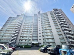 新所沢駅バス12分、[ニュータウン中央]徒歩2分のアクセスです。