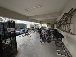 屋根付きの駐輪場スペース