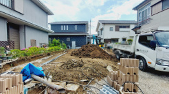 戸建てが立ち並ぶ静かな住宅街。四季折々の移り変わりを感じながら自然と楽しみ、暮らす、そんな毎日を日々の中で感じられる住環境
