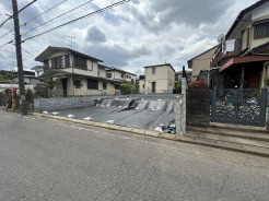 セカンドカーや来客時にも便利なカースペース3台分ございます。
