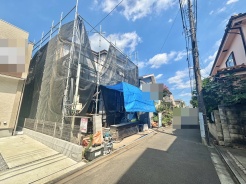 前面道路は幅員４ｍの公道です。