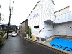 カースペースは1台駐車できます。車庫の出し入れのしやすさなど、実際に現地にてご確認ください。
