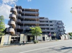 五感で感じる、現地でしかわからない事も沢山ございます。周辺環境なども一緒にご案内いたしますのでお気軽にお問合せください。
