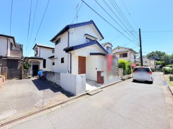 前面道路は通り抜けができないため、交通量が少なく静かな住環境です。
