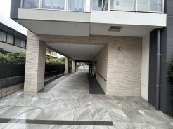 商業施設が徒歩圏内に充実、日々のお買い物も安心な環境です。
