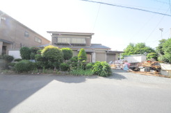 南道路に面しており日中もたくさんの陽が入ります。風通りや周辺環境など実際に現地にてご確認ください。
