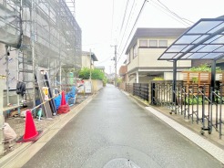 戸建てが立ち並ぶ静かな住宅街。四季折々の移り変わりを感じながら自然と楽しみ、暮らす、そんな毎日を日々の中で感じられる住環境
