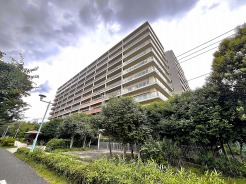 保谷狭山自然公園自転車道路面からの外観