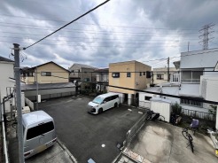 前面道路は通り抜けができないため、交通量が少なく静かな住環境です。
