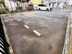 現在駐車場　上下水道の引き込みあります