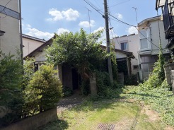 戸建てが立ち並ぶ静かな住宅街。四季折々の移り変わりを感じながら自然と楽しみ、暮らす、そんな毎日を日々の中で感じられる住環境
