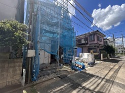 セカンドカーや来客時にも便利なカースペース2台分ございます。
