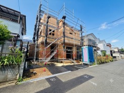 セカンドカーや来客時にも便利なカースペース2台分ございます。
