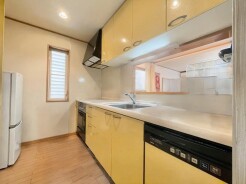 本画像は家具をCG加工しており、実際に現地には家具が置いてあります。