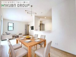 広々とした空間が、穏やかな時を優しく包み込みます。

※本画像はCGで作成しており、実際に現地に家具は置かれておりません。また、価格に家具は含まれておりません。