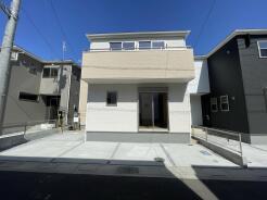 清々しい青空のもと、新しい暮らしが始まる空間。