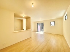 穏やかな光が広がる、開放感あふれる空間