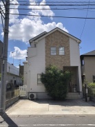 物件南側にはお庭スペースもあり、お子様の遊び場やガーデニングにも最適です。