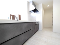 洗練されたモノトーンで彩られた、心地よい空間