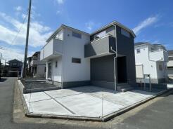 モダンな佇まいが、心地よい暮らしを予感させる住まい。