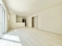 開放感のある広々とした空間が、心地よい穏やかさを演出しています。