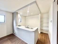 折り下げ天井を採用し、空間のゆとりやおしゃれさを一層引き出します。