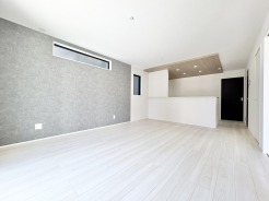 洗練された素材感と、広がりを感じる空間設計が心地よい暮らしを彩ります