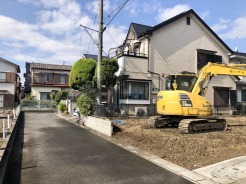 幅員こそやや狭くても、通り抜けできない分交通量が少なくて安心。
