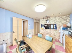 家族が自然に集りそうな広さが魅力のＬＤＫ。
