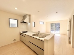 心地よい広がりを感じる、明るく洗練された空間。