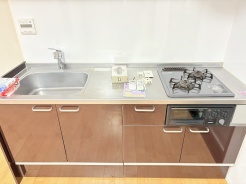 キッチンも綺麗に掃除されていてまだまだ使用可能です。