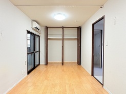 西武新宿線新井薬師前駅へ徒歩14分、バスも含めると中野や池袋へのアクセスも良好な立地の広めのワンルームマンションです。大変綺麗にしようされているのでそのままお住まいになることも可能です。