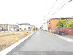 車通り少な目の道路です。
