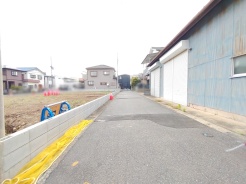 北側の道路の様子。