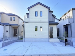 広い駐車スペースも魅力のB号棟です